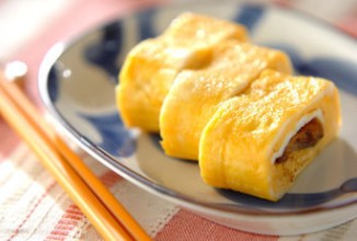 Рулеты из омлета с сайрой