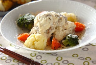 Сливочный салат с мясными шариками