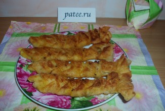 Пирожки рыбки в слоеном тесте