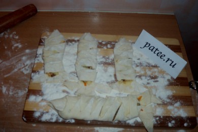 Пирожки рыбки в слоеном тесте - приготовление