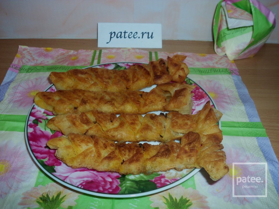 Пирожки рыбки в слоеном тесте - Шаг 7