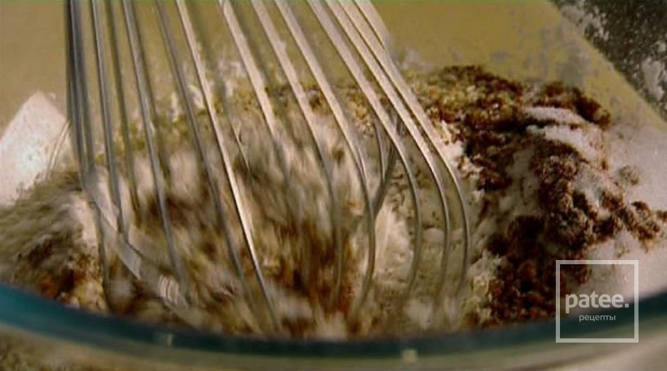 Хрустящий десерт с манго и клубники - Шаг 1