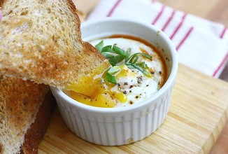 Яйца, запеченные в остром томатном соусе