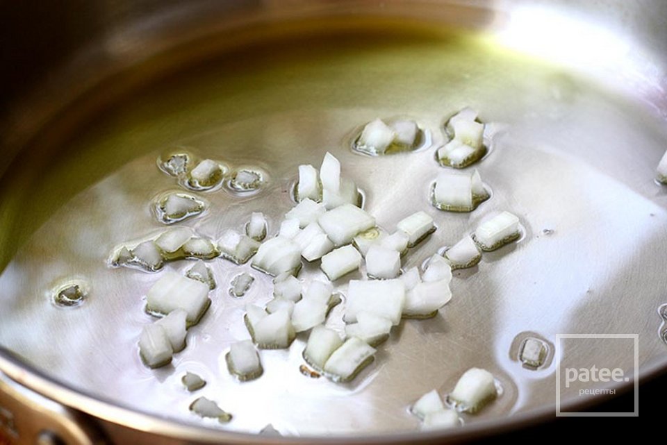 Яйца, запеченные в остром томатном соусе - Шаг 1