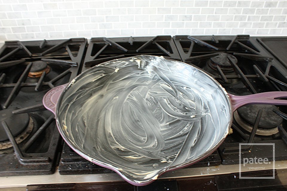 Сахарный пирог в сковородке - Шаг 1