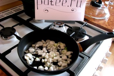 Лоранский пирог (киш) с курицей и грибами - приготовление