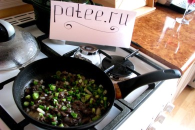 Лоранский пирог (киш) с курицей и грибами - приготовление