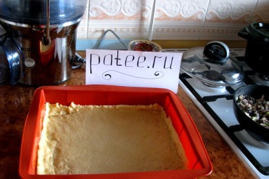 Лоранский пирог (киш) с курицей и грибами - приготовление