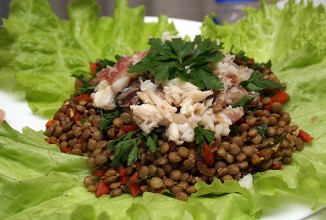 Салат из чечевицы из копченной рыбой