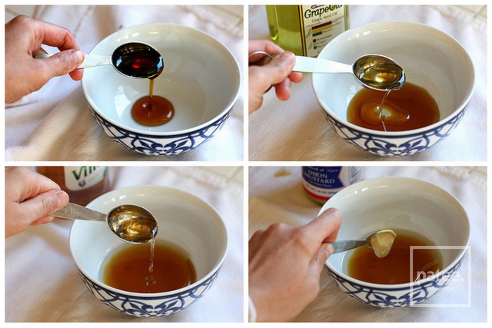 Салат к завтраку с сухариками и жареным яйцом - Шаг 9