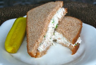 Легкий салат из курицы