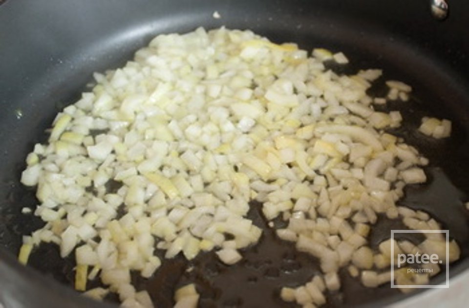 Треска в томатном соусе с черносливом - Шаг 1