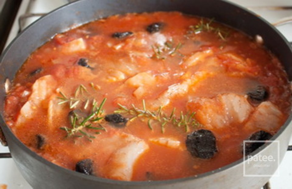 Треска в томатном соусе с черносливом - Шаг 3