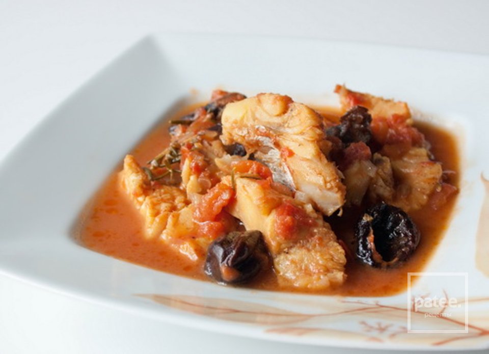 Треска в томатном соусе с черносливом - Шаг 4