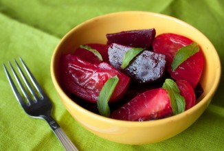 Салат из свеклы и помидоров