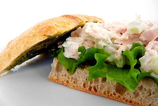 Итальянский сэндвич с куриным салатом