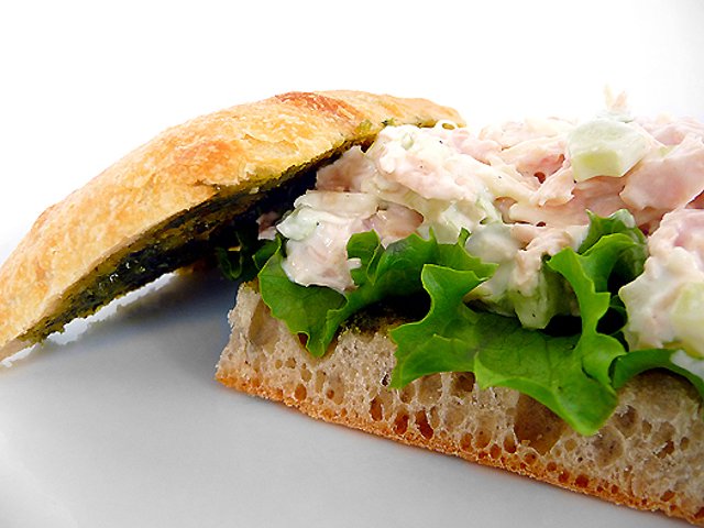 Итальянский сэндвич с куриным салатом