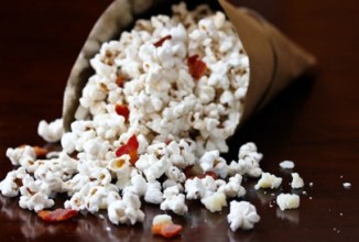 Попкорн с беконом и сыром
