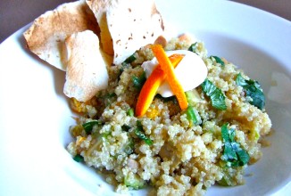 Острая киноа с апельсином и авокадо