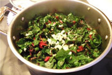 Картофельные салат с швейцарским мангольдом (свеклой) - приготовление