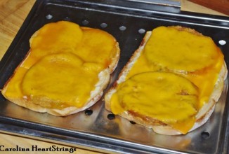 Сэндвич запеченный с зелеными помидорами и сыром