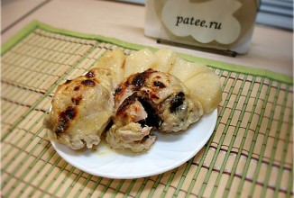 Курица, фаршированная черносливом, запеченая в "Снежке" и майонезе