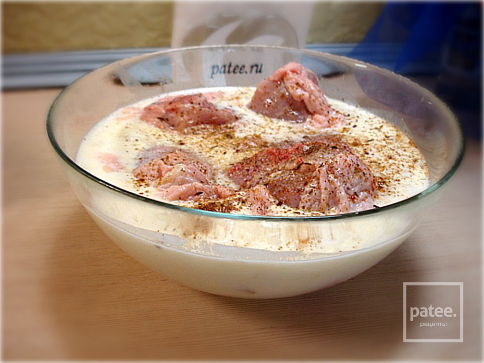 Курица, фаршированная черносливом, запеченая в "Снежке" и майонезе - Шаг 4