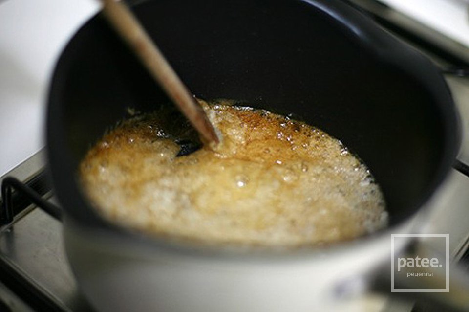 Яблочный пирог с карамельной заливкой - Шаг 1