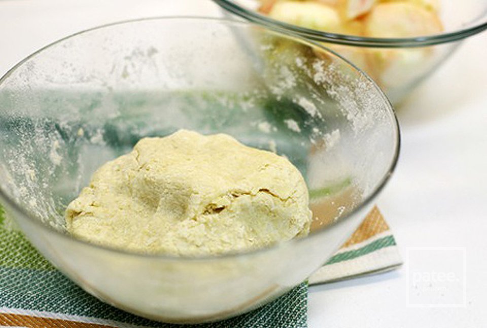 Яблочный пирог с карамельной заливкой - Шаг 4