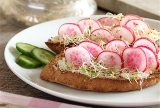 Французский сандвич с редькой