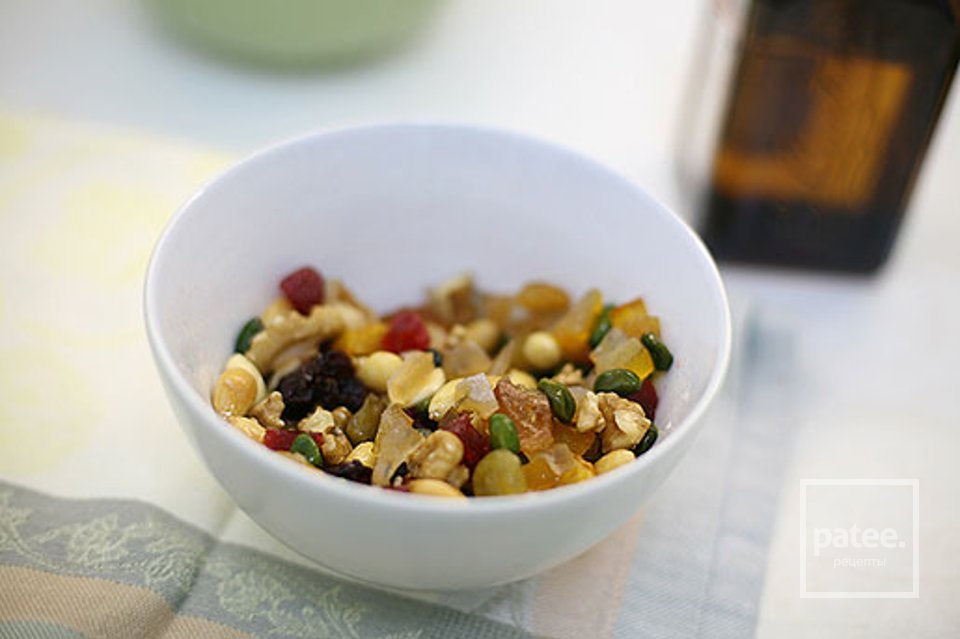 Шоколадный пирог с сухофруктами - Шаг 1