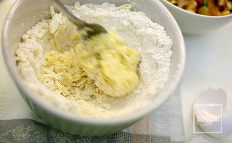 Шоколадный пирог с сухофруктами - Шаг 3