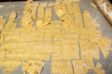 Домашние сырные крекеры - приготовление