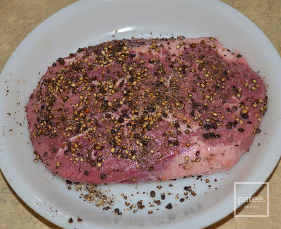  Стейк с черным перцем, коньяком и грибами - Шаг 1