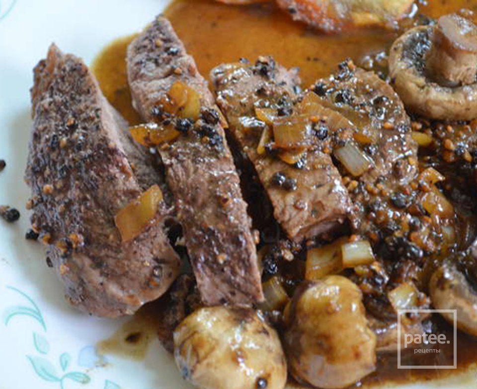  Стейк с черным перцем, коньяком и грибами - Шаг 5