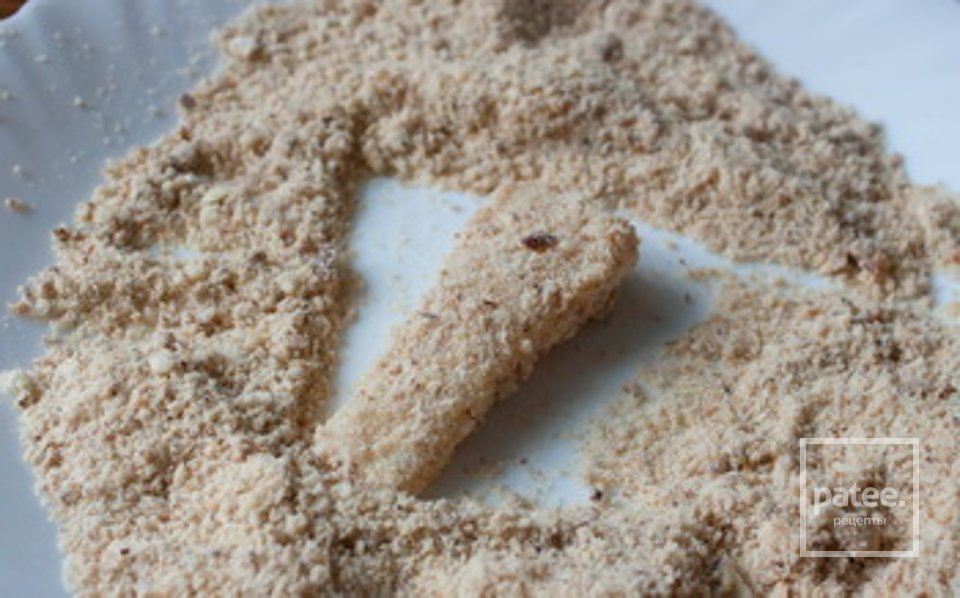 Рыбные палочки в ореховой панировке - Шаг 4