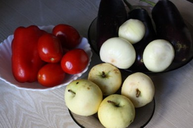 Баклажанная икра с яблоками - приготовление