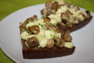 Грибная закуска на хлебе