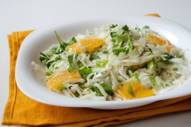 Рецепт Салат из капусты с апельсинами и зеленью