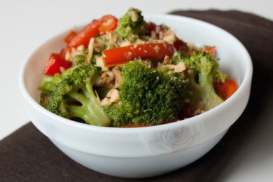 Теплый салат из перца и брокколи - приготовление