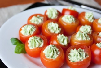 Помидоры черри с базиликовым кремом