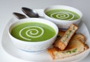 Суп-пюре из зеленого горошка с творожно-луковой гренки