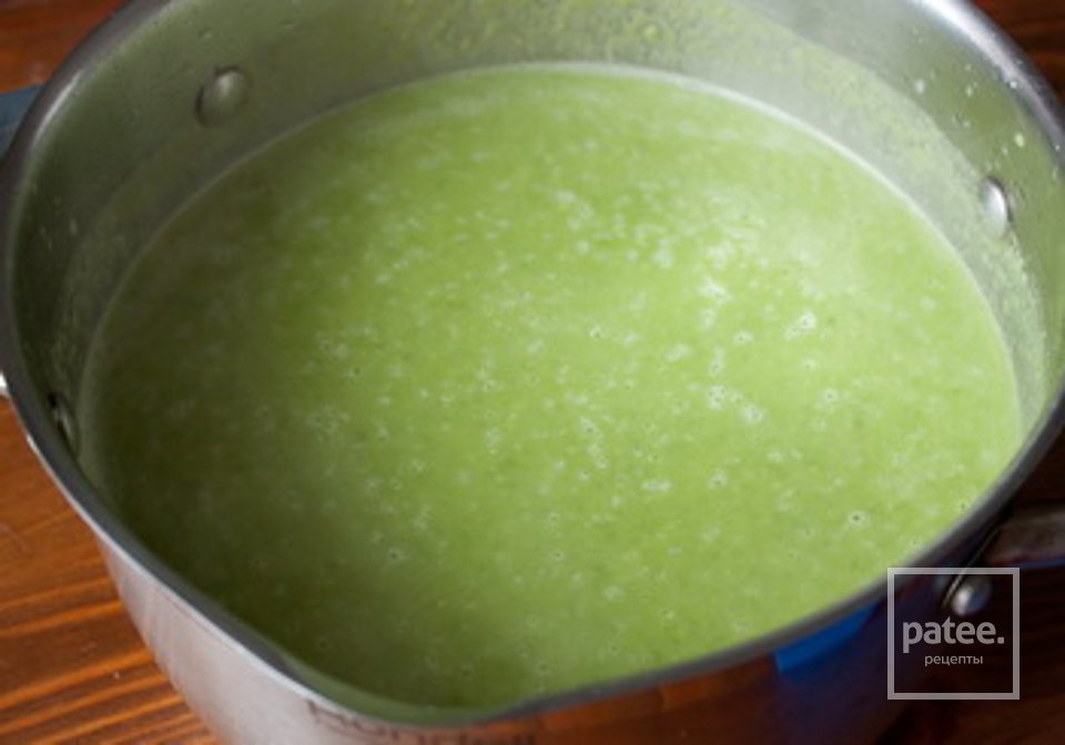 Суп-пюре из зеленого горошка с творожно-луковой гренки - Шаг 5