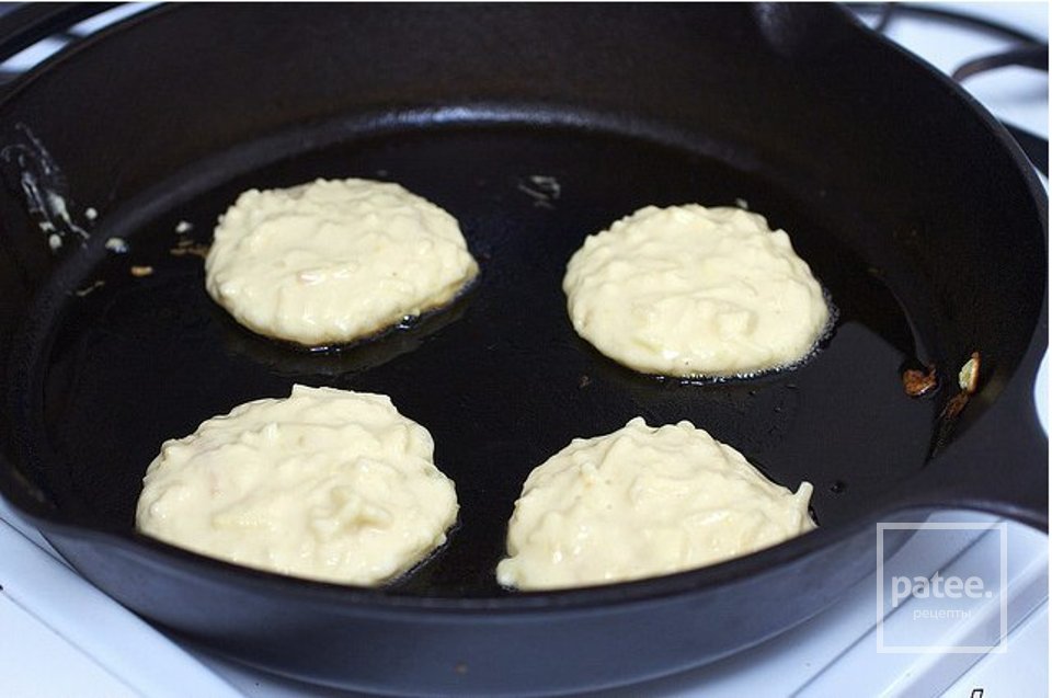 Яблочные оладушки - Шаг 2