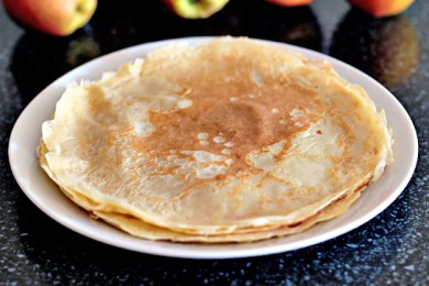 Карамельные блинчики с яблоками - приготовление