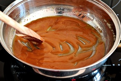 Карамельные блинчики с яблоками - приготовление