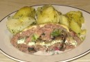 Мясной рулет с брокколи и грибами