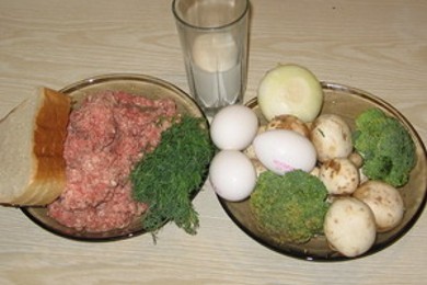 Мясной рулет с брокколи и грибами - приготовление