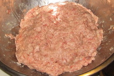 Мясной рулет с брокколи и грибами - приготовление