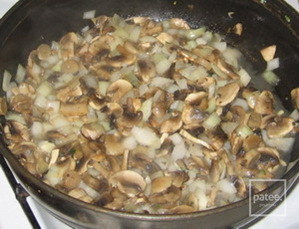 Мясной рулет с брокколи и грибами - Шаг 3